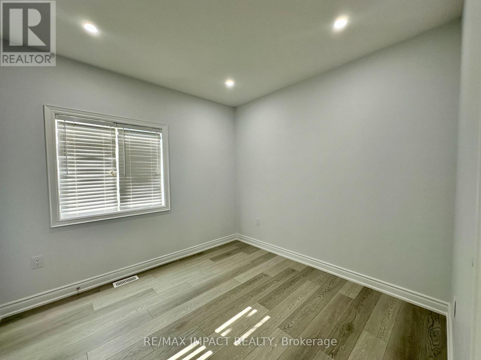 Coach - 32 Toulouse Court, Markham, Ontario L6B 1J5 - Photo 15 - N13693786
