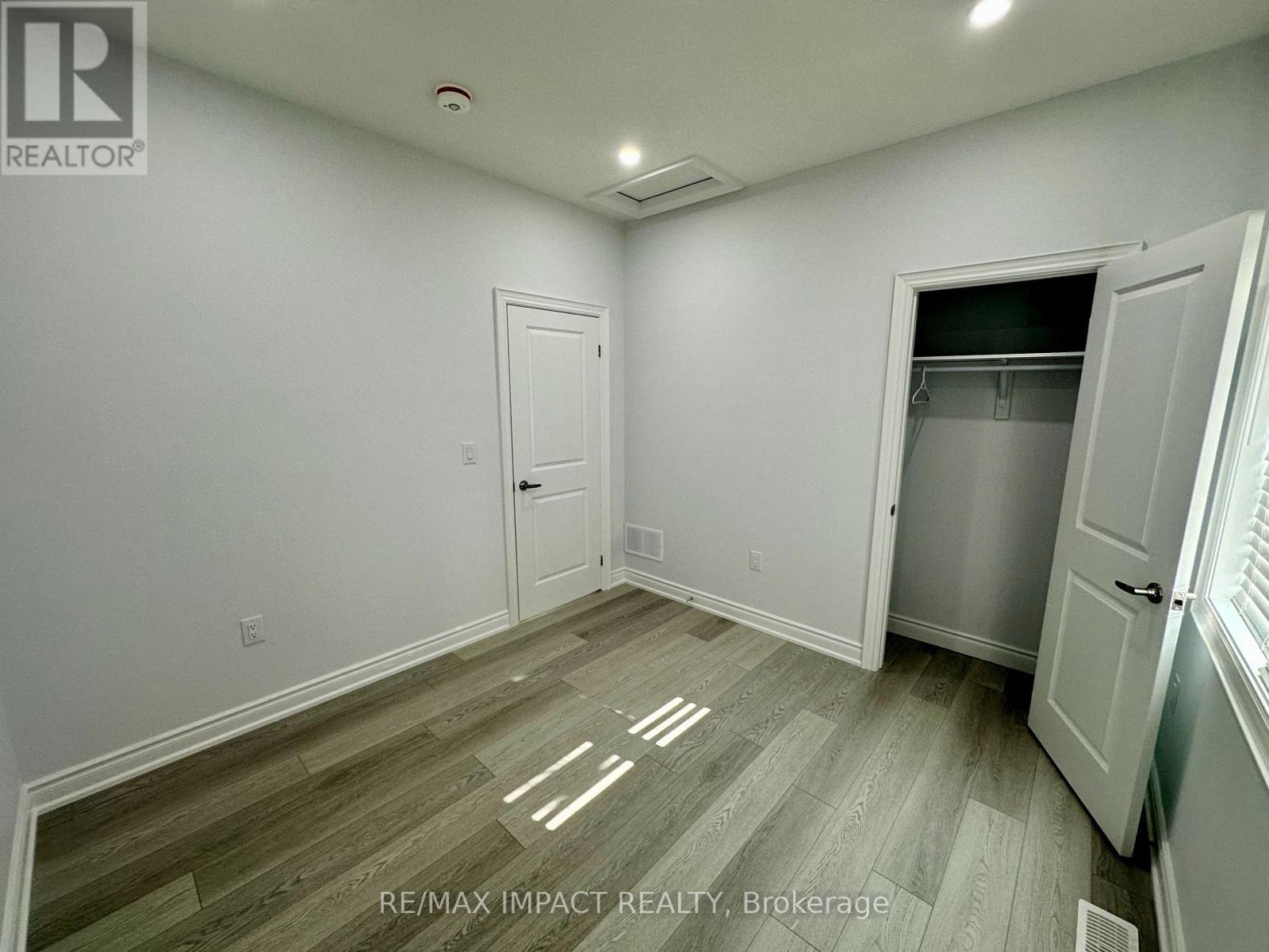 Coach - 32 Toulouse Court, Markham, Ontario L6B 1J5 - Photo 17 - N13693786
