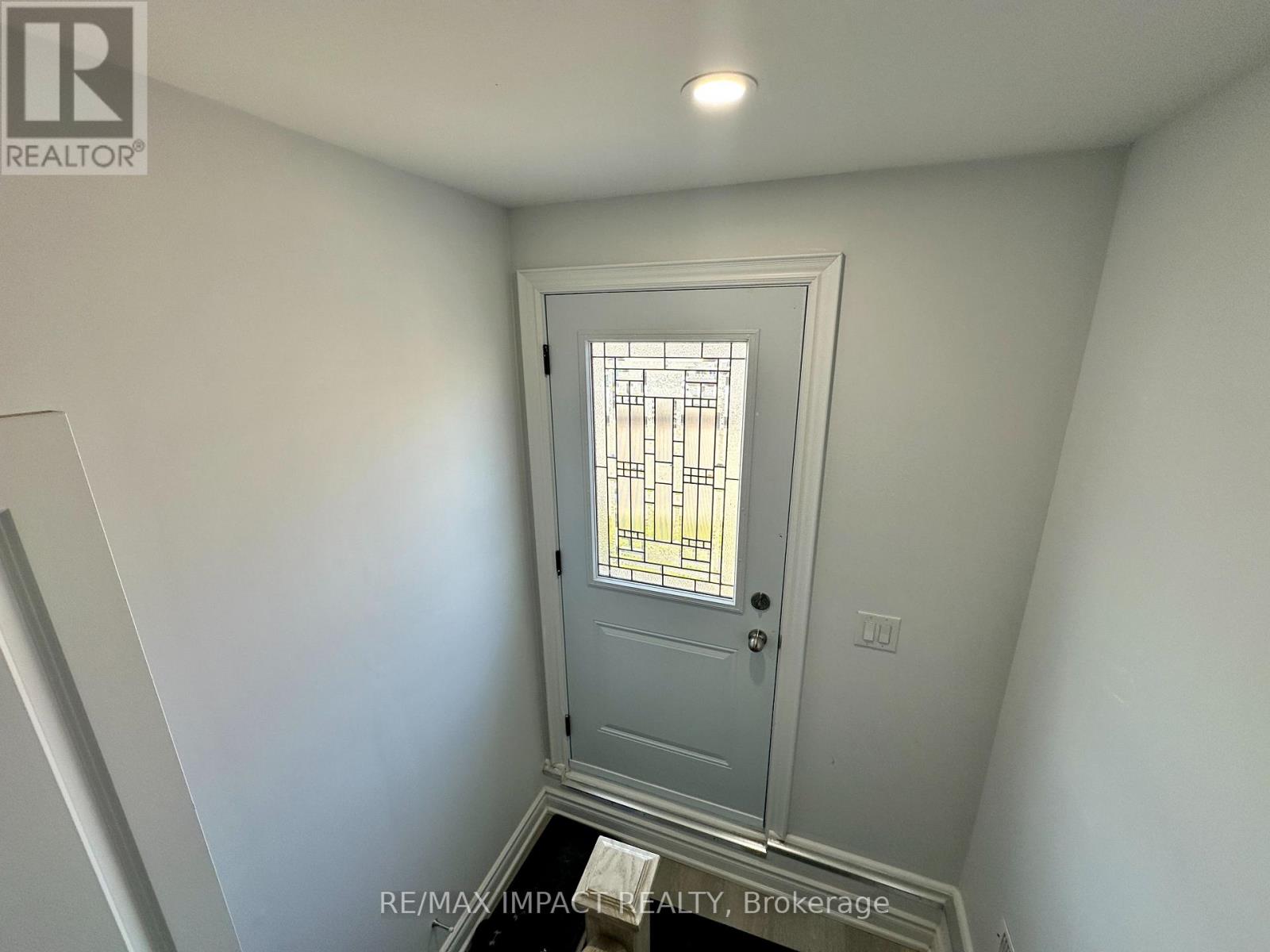 Coach - 32 Toulouse Court, Markham, Ontario L6B 1J5 - Photo 25 - N13693786