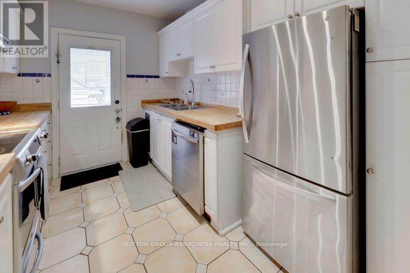 131 Lauder Avenue, Toronto, Ontario  M6H 3E4 - Photo 11 - W13693722