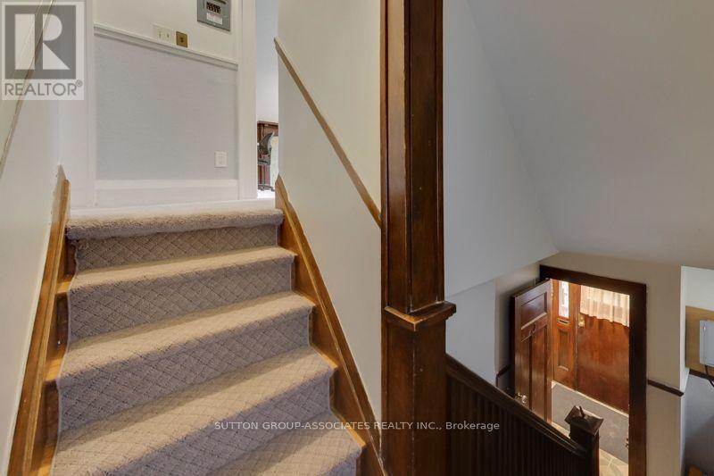 131 Lauder Avenue, Toronto, Ontario  M6H 3E4 - Photo 14 - W13693722