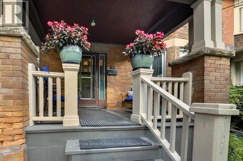 131 Lauder Avenue, Toronto, Ontario  M6H 3E4 - Photo 2 - W13693722