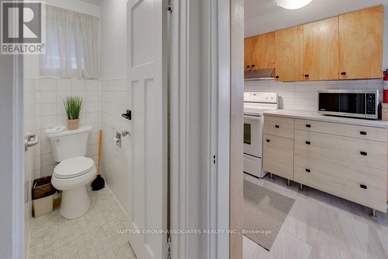 131 Lauder Avenue, Toronto, Ontario  M6H 3E4 - Photo 22 - W13693722