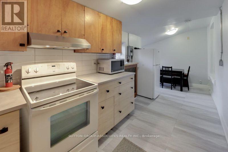 131 Lauder Avenue, Toronto, Ontario  M6H 3E4 - Photo 24 - W13693722