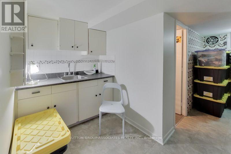 131 Lauder Avenue, Toronto, Ontario  M6H 3E4 - Photo 34 - W13693722
