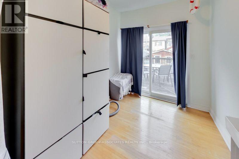 131 Lauder Avenue, Toronto, Ontario  M6H 3E4 - Photo 9 - W13693722