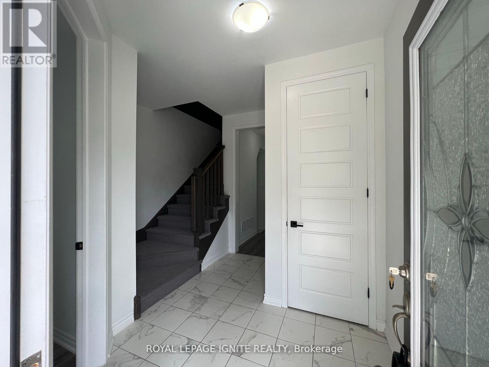 1253 Redbud Gardens, Milton, Ontario  L9E 1S2 - Photo 4 - W13693726