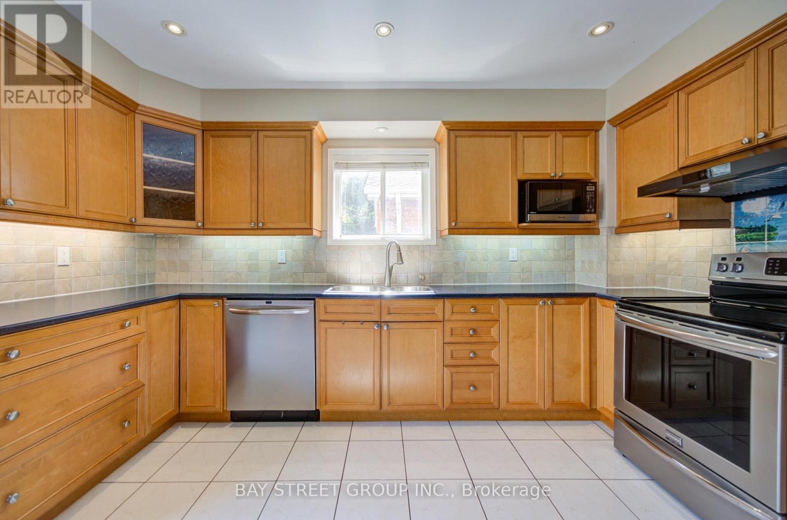 5922 Dalebrook Crescent, Mississauga, Ontario  L5M 5R9 - Photo 14 - W13693770