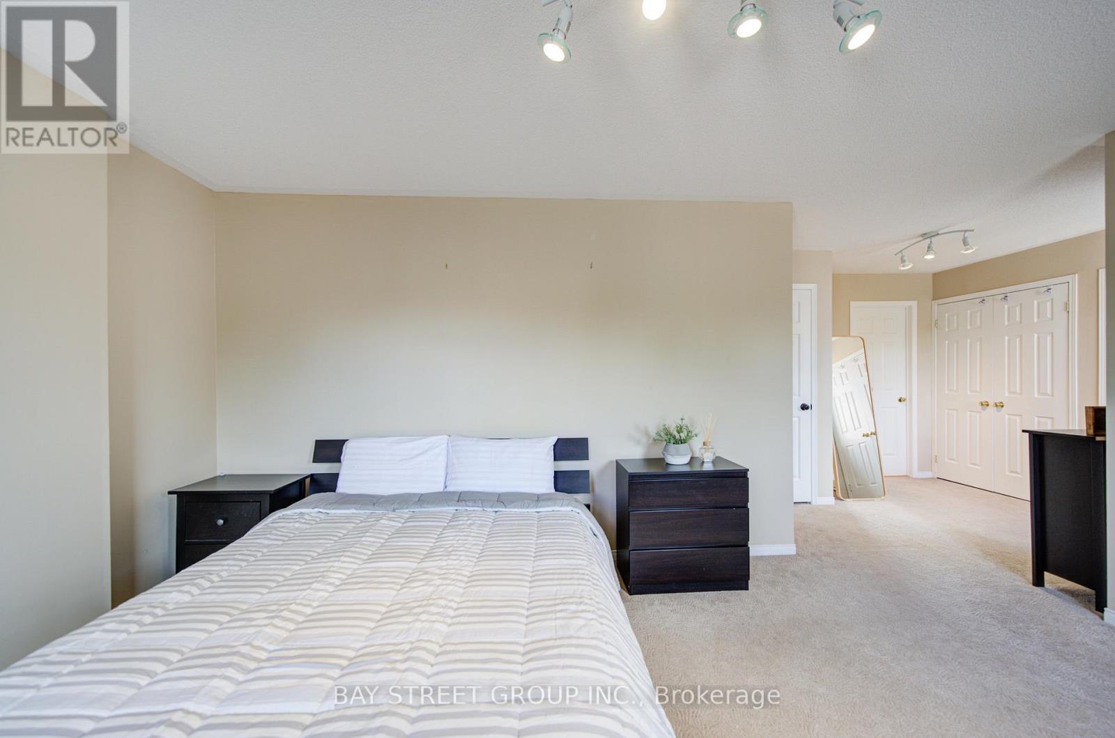 5922 Dalebrook Crescent, Mississauga, Ontario  L5M 5R9 - Photo 22 - W13693770