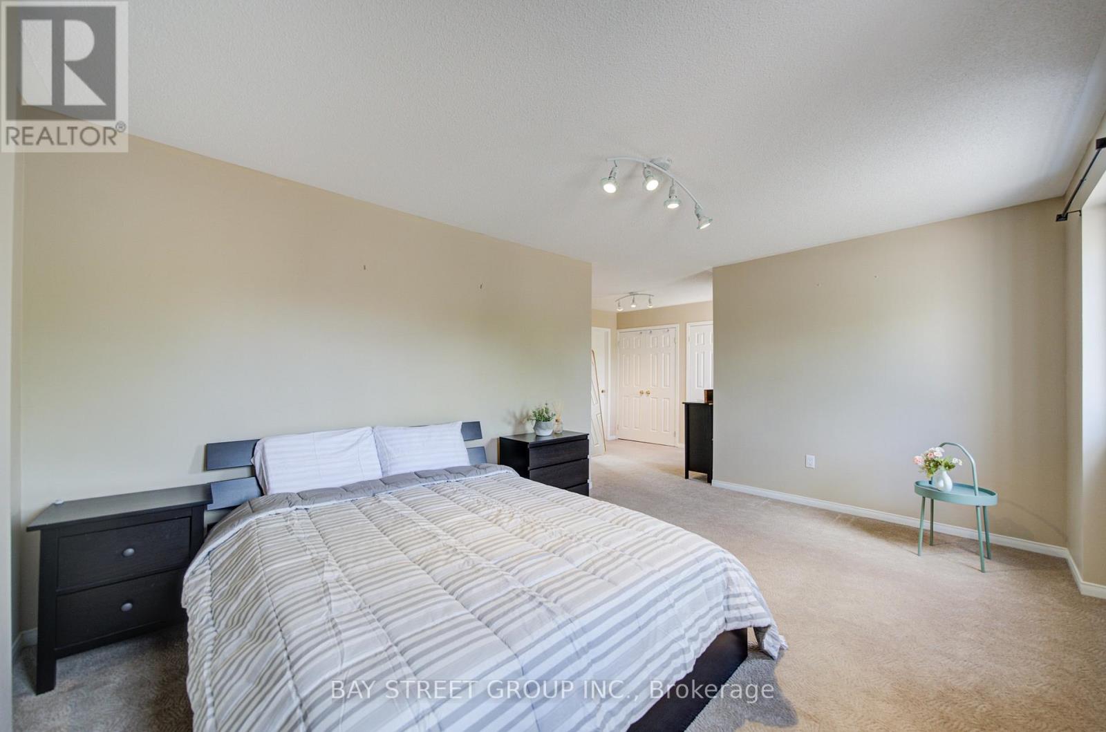 5922 Dalebrook Crescent, Mississauga, Ontario  L5M 5R9 - Photo 23 - W13693770