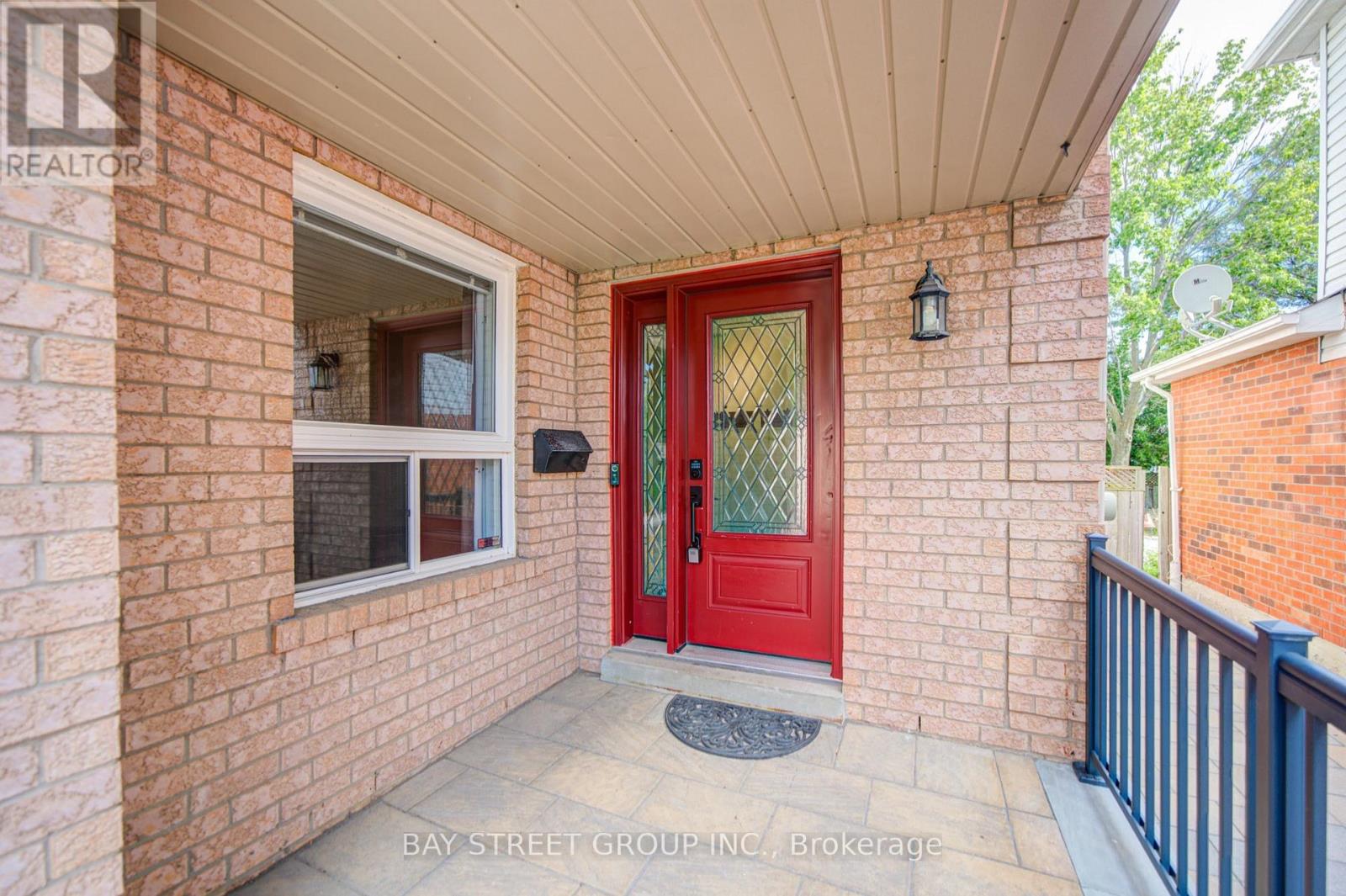 5922 Dalebrook Crescent, Mississauga, Ontario  L5M 5R9 - Photo 3 - W13693770