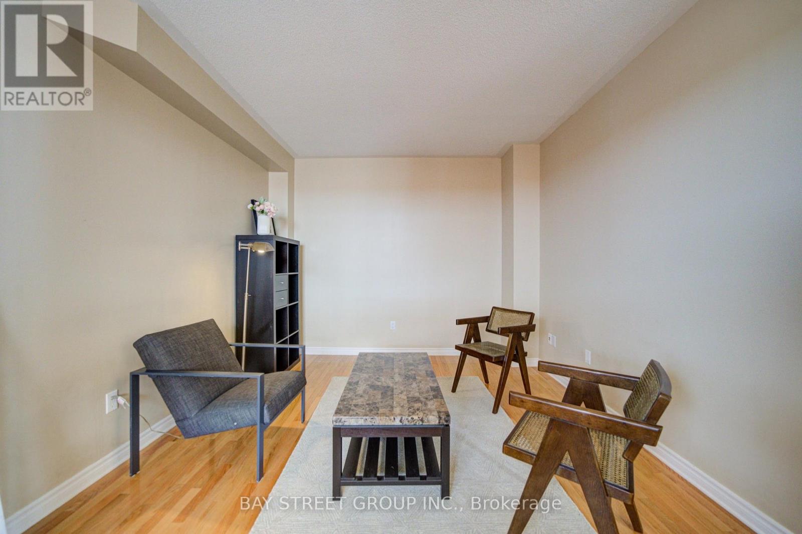 5922 Dalebrook Crescent, Mississauga, Ontario  L5M 5R9 - Photo 6 - W13693770