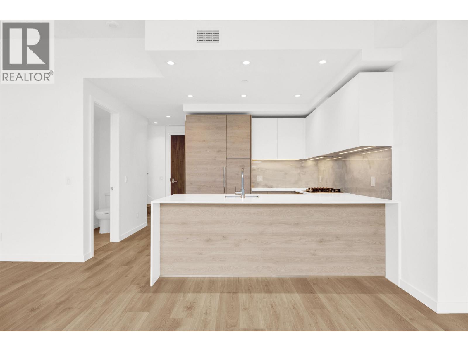 102 660 QUAYSIDE DRIVE, New Westminster, British Columbia