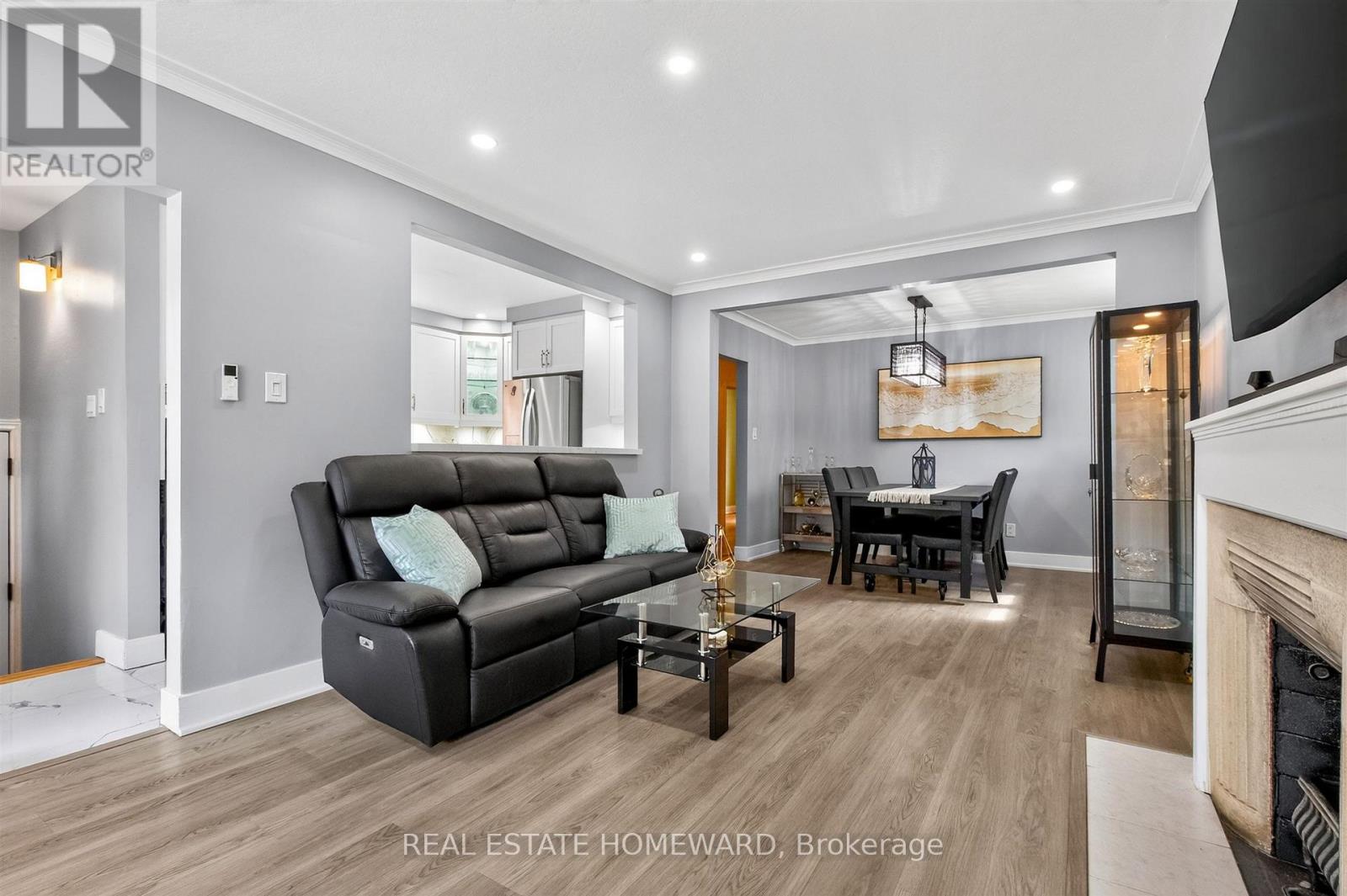 413 O'connor Drive, Toronto, Ontario  M4J 2W4 - Photo 5 - E13692432