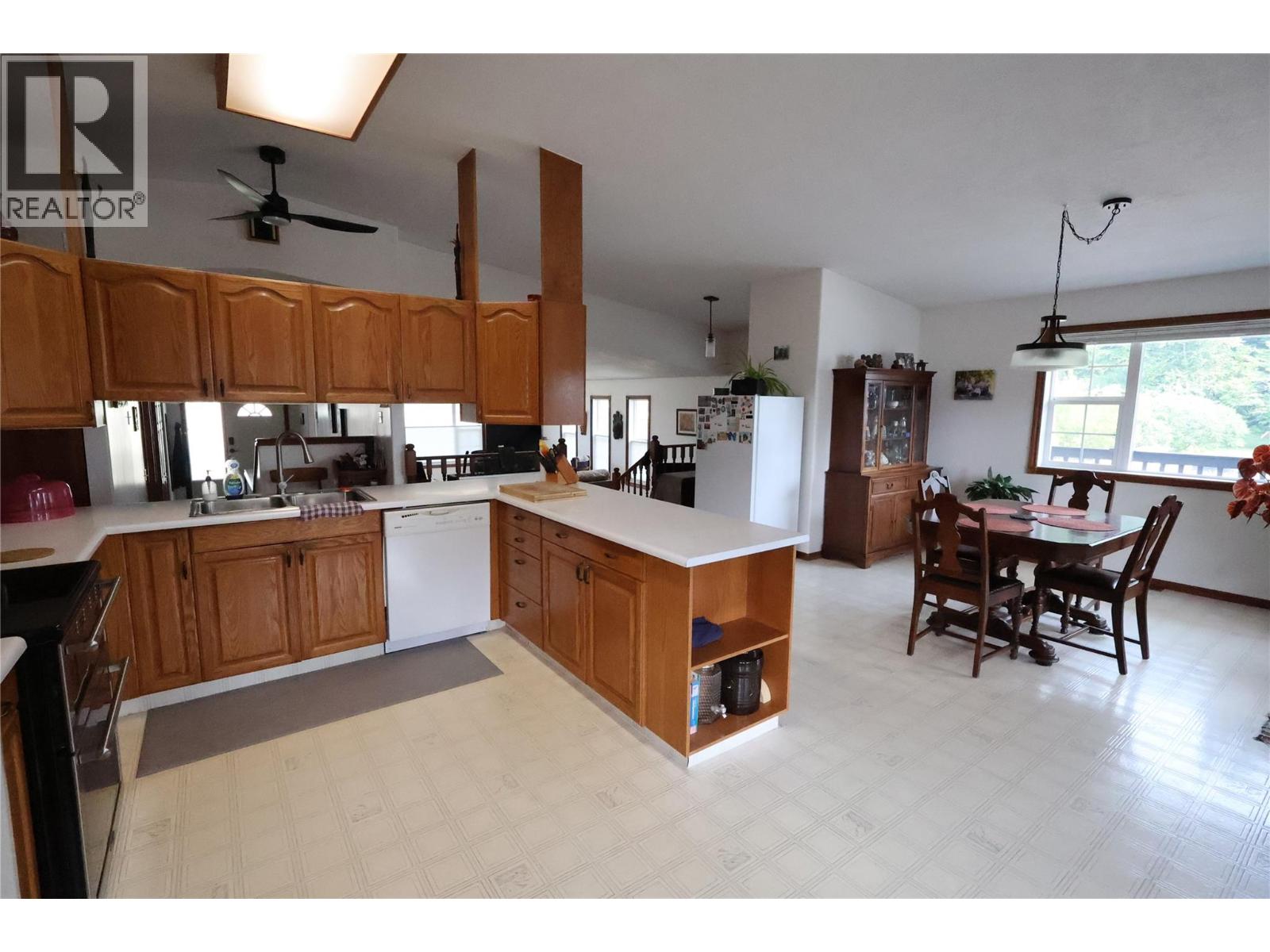 302 5th Street NW, Nakusp, British Columbia  V0G 1R0 - Photo 8 - 10397491