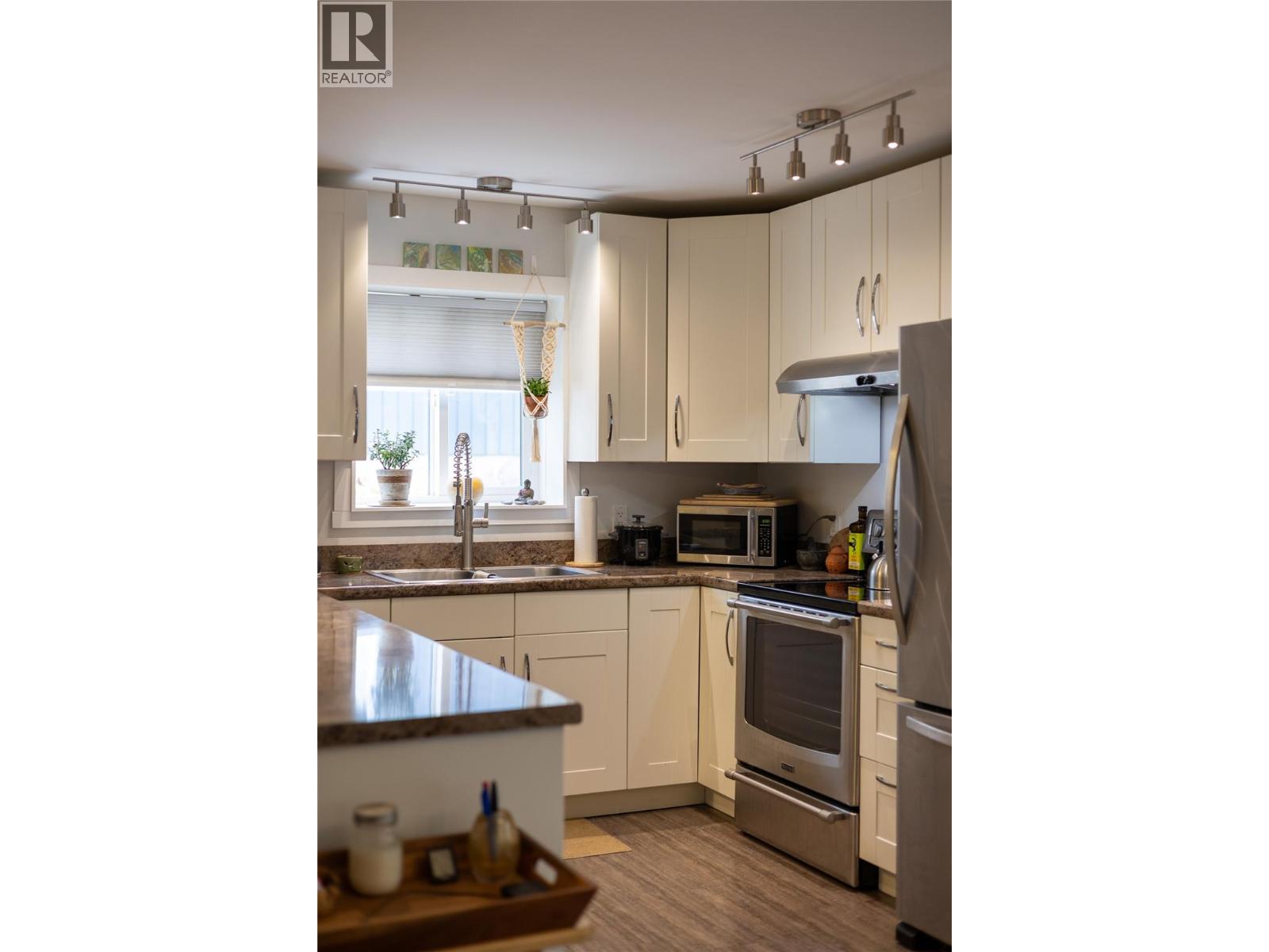 1007 Fourth Street, Nelson, British Columbia  V1L 2T5 - Photo 66 - 10397765