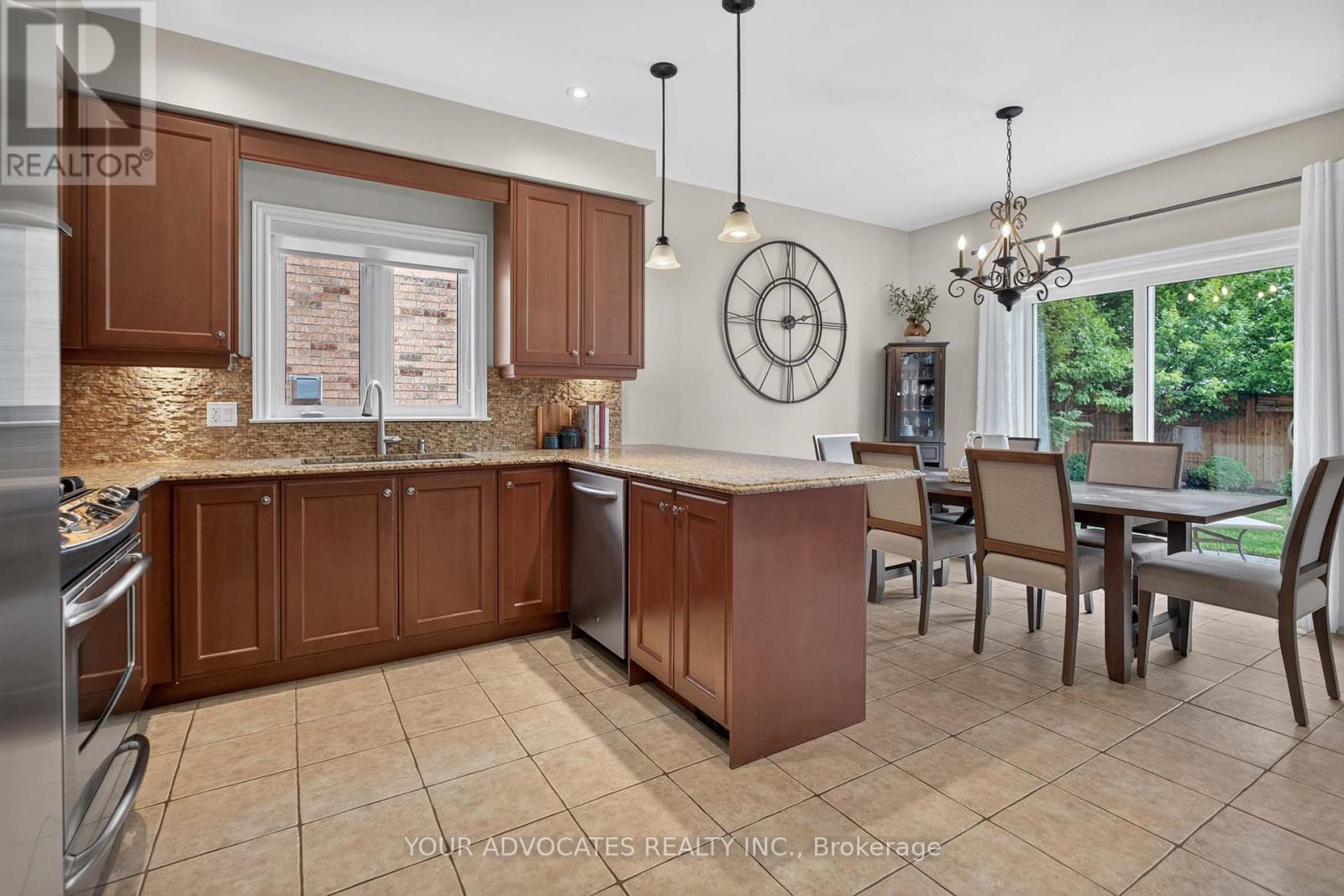 228 Twin Hills Crescent, Vaughan, Ontario  L4H 0H4 - Photo 11 - N13693798