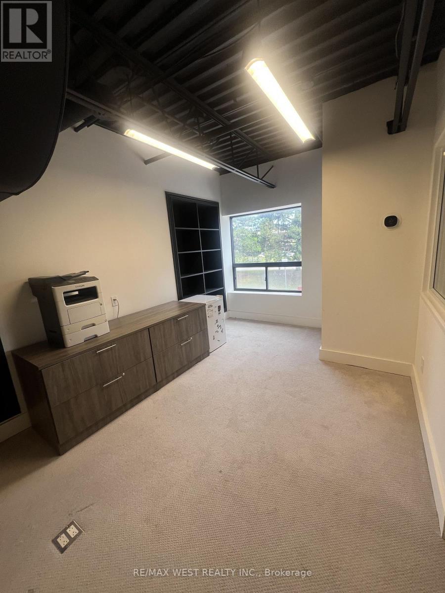 12 (Upper) - 800 Arrow Road, Toronto, Ontario M9M 2Z8 - Photo 10 - W13693804