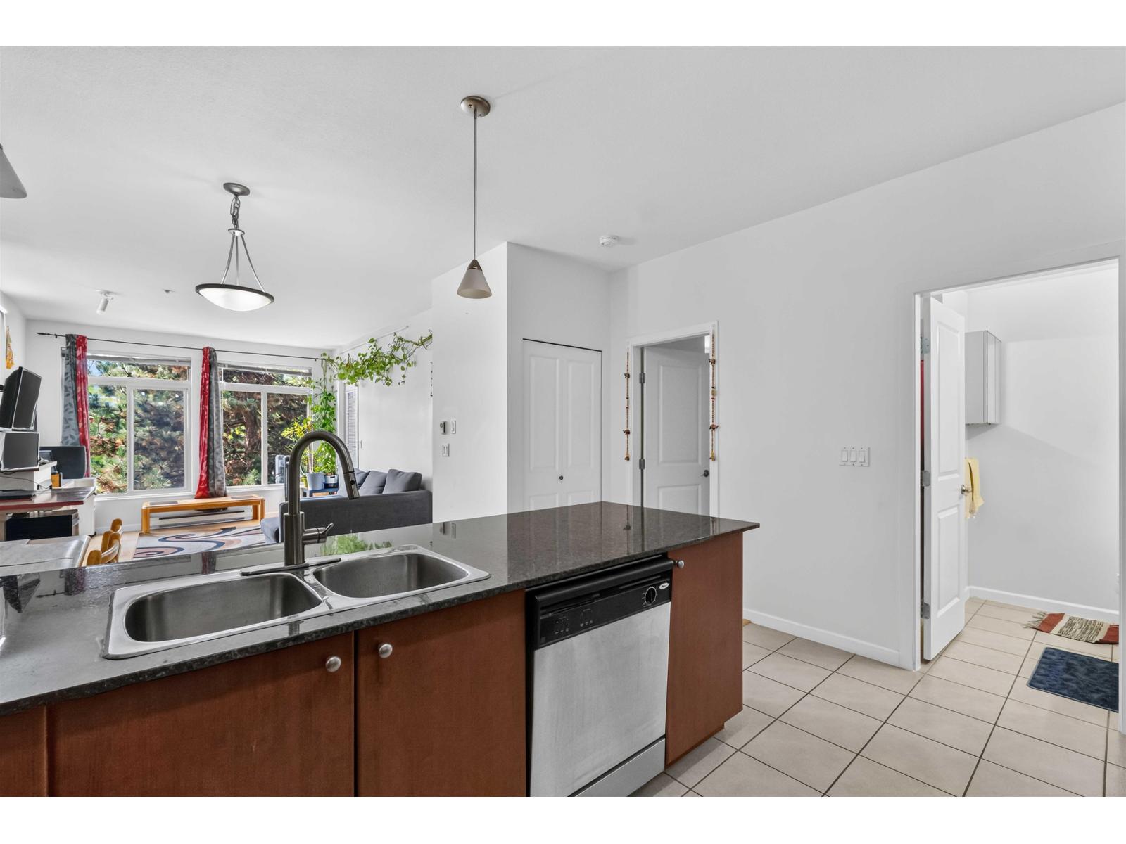312 15380 102a Avenue, Surrey, British Columbia  V3R 0B3 - Photo 8 - R3156196