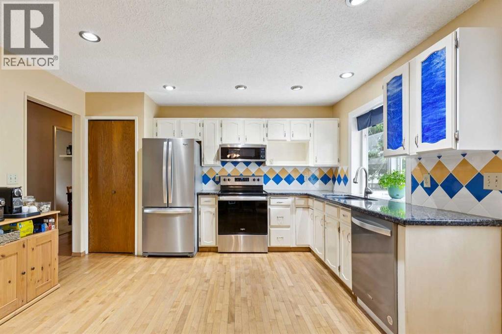 107 Bermuda Drive NW, Calgary, Alberta  T3K 1H6 - Photo 15 - A2335636