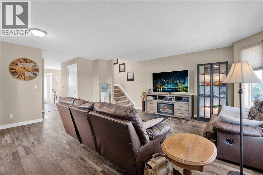 118 Meadowpark Drive, Carstairs, Alberta  T0M 0N0 - Photo 8 - A2325309