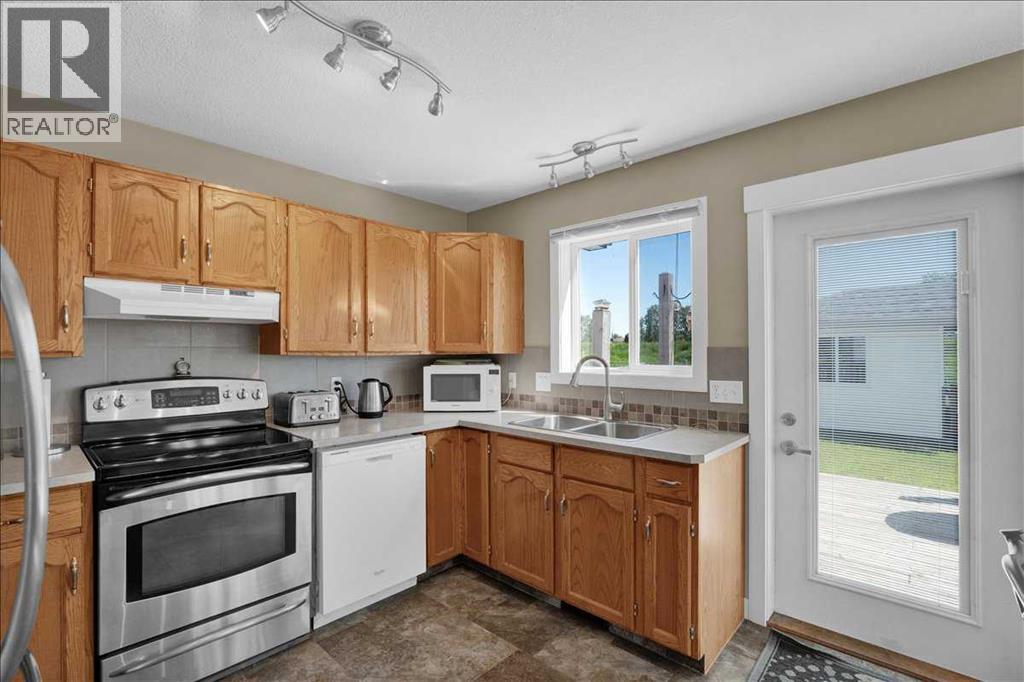118 Meadowpark Drive, Carstairs, Alberta  T0M 0N0 - Photo 9 - A2325309