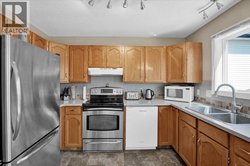 118 Meadowpark Drive, Carstairs, Alberta  T0M 0N0 - Photo 11 - A2325309