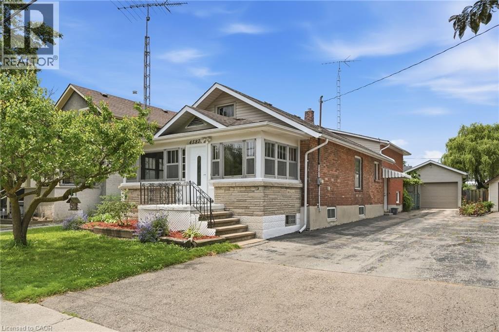 4587 Third Avenue, Niagara Falls, Ontario  L2E 4L3 - Photo 2 - 40845545