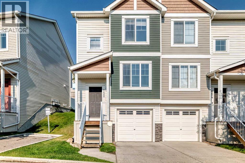 152 Pantego Lane NW, Calgary, Alberta  T3K 0T1 - Photo 2 - A2338088