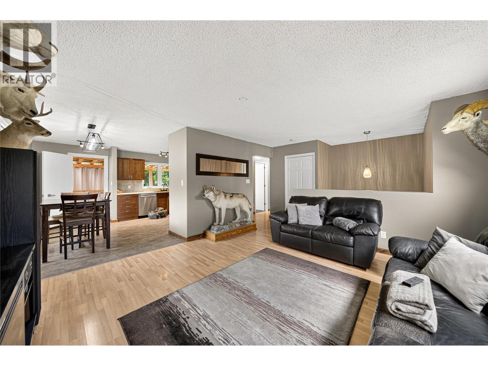 2613 Alpine Drive, Elkford, British Columbia  V0B 1H0 - Photo 4 - 10393225