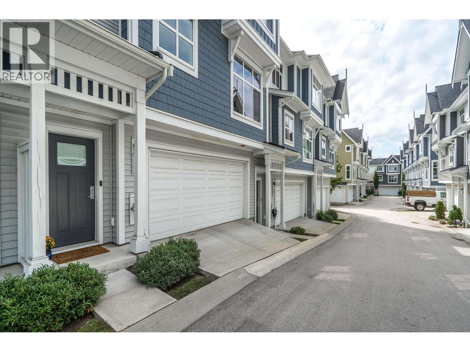 602 11295 Pazarena Place, Maple Ridge, British Columbia  V2X 4K9 - Photo 2 - R3133838