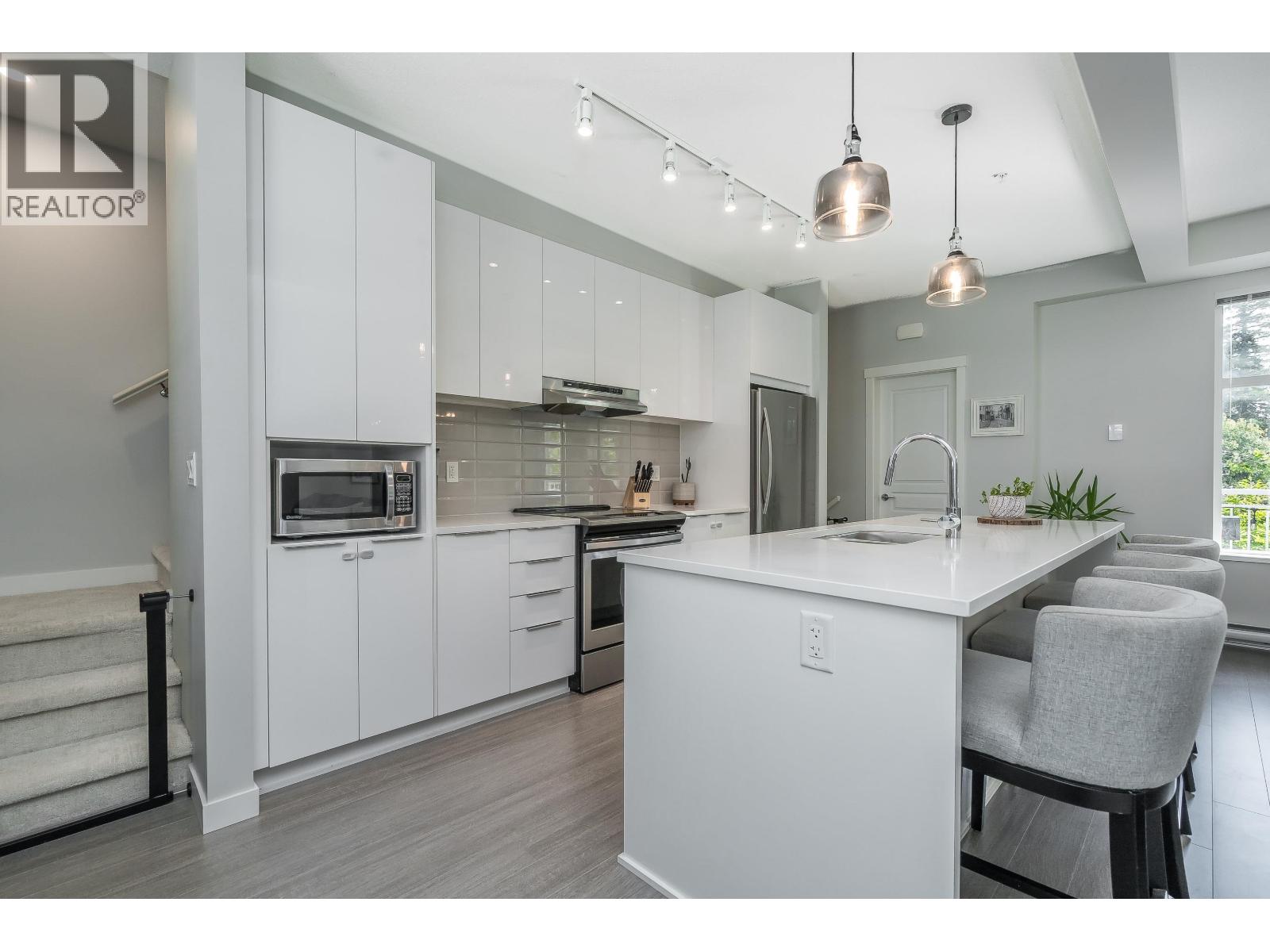 602 11295 Pazarena Place, Maple Ridge, British Columbia  V2X 4K9 - Photo 6 - R3133838
