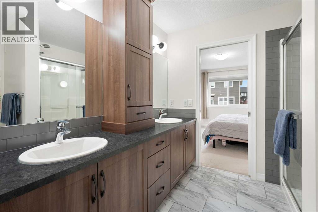 22 Sunrise Heights, Cochrane, Alberta  T4C 2R8 - Photo 12 - A2337496