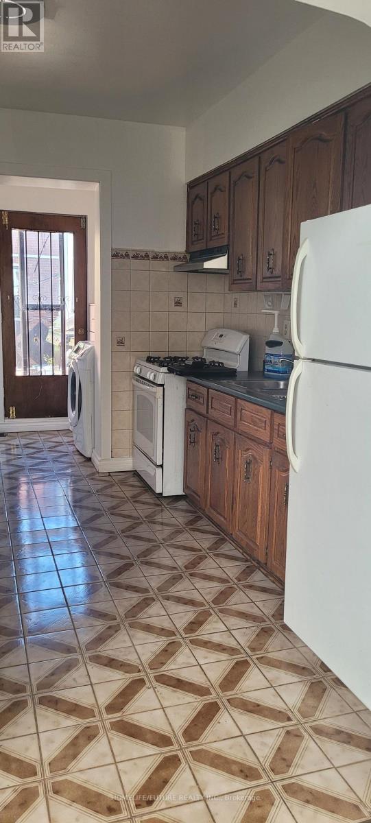 2nd Floor - 697 College Street, Toronto, Ontario M6G 1B9 - Photo 8 - C13693882