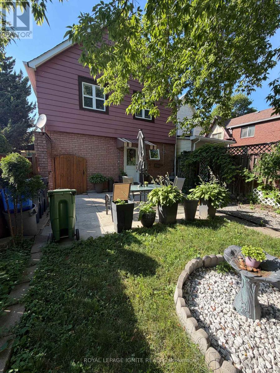 35 Hillary Avenue, Toronto, Ontario  M6N 2B9 - Photo 10 - W13693880