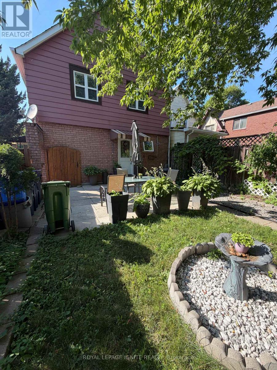 35 Hillary Avenue, Toronto, Ontario  M6N 2B9 - Photo 11 - W13693880