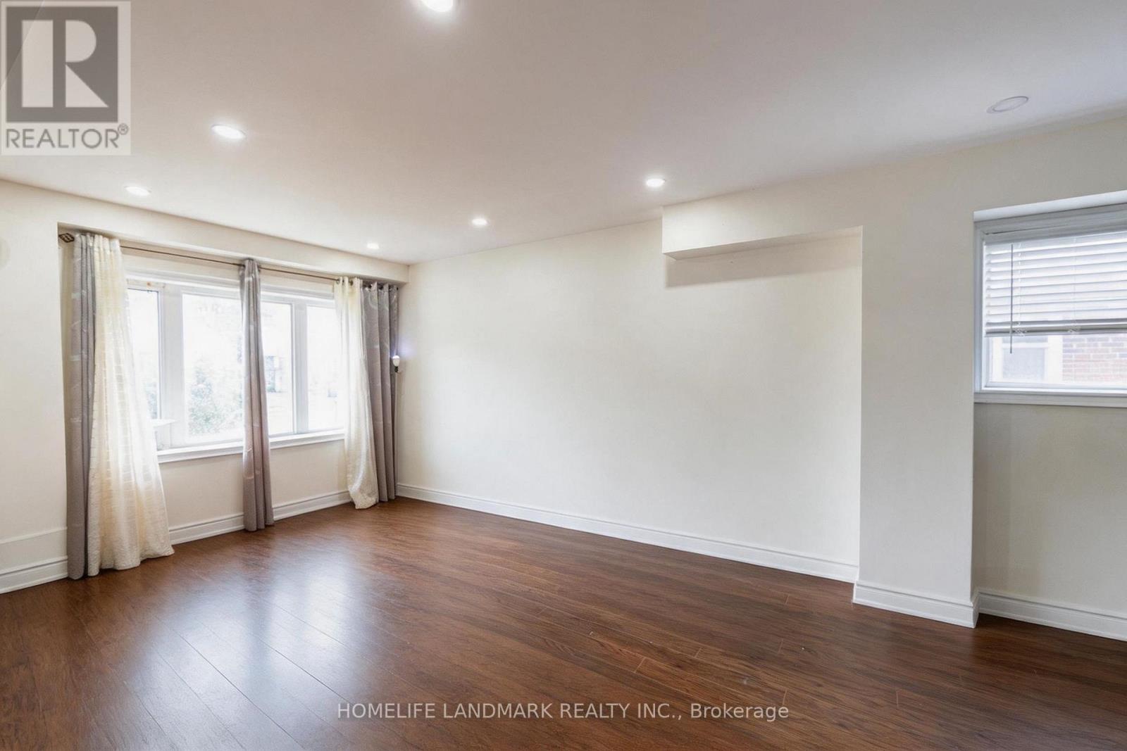 19 Balaclava Drive, Toronto, Ontario  M1P 1E5 - Photo 4 - E13653898