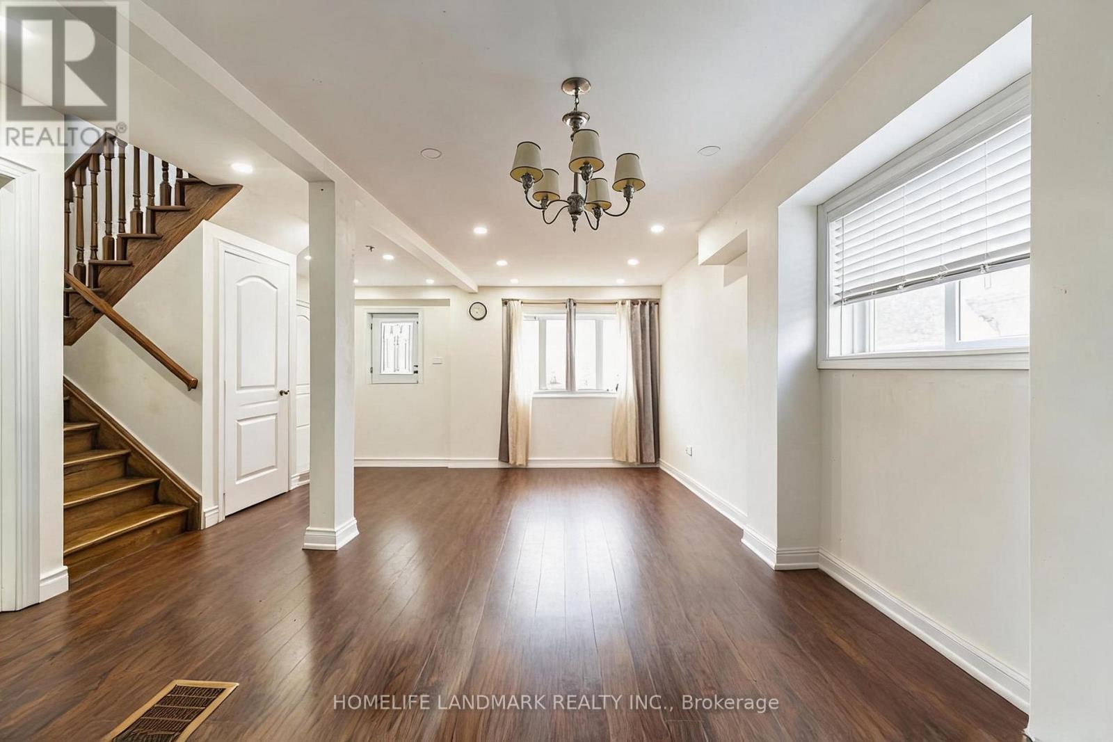 19 Balaclava Drive, Toronto, Ontario  M1P 1E5 - Photo 5 - E13653898
