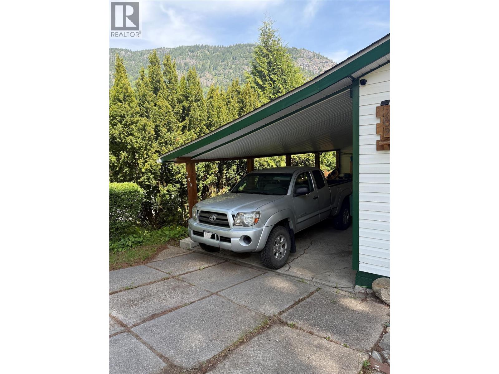 209 6th Avenue, Castlegar, British Columbia V1N 1T1 - Photo 26 - 10377511