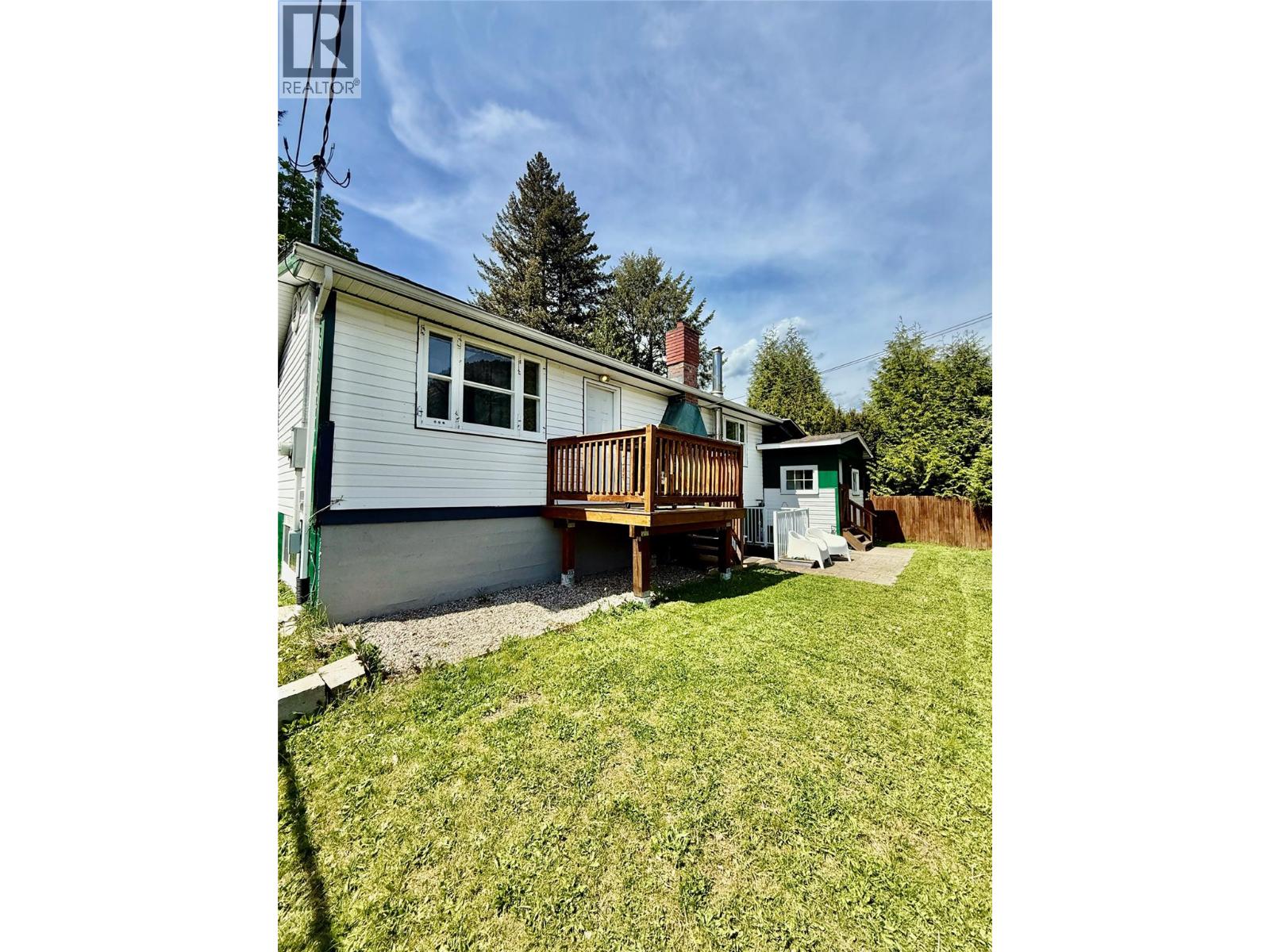 209 6th Avenue, Castlegar, British Columbia V1N 1T1 - Photo 30 - 10377511
