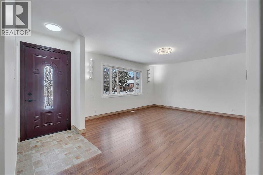4824 Claret Street Nw, Calgary, Alberta  T2L 1C1 - Photo 2 - A2313861