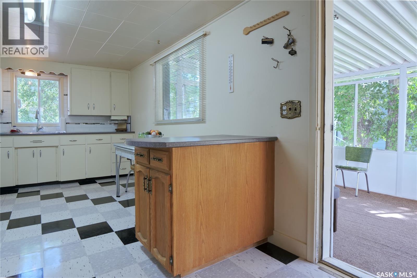 192 2nd Avenue W, Central Butte, Saskatchewan  S0H 0T0 - Photo 6 - SK045795