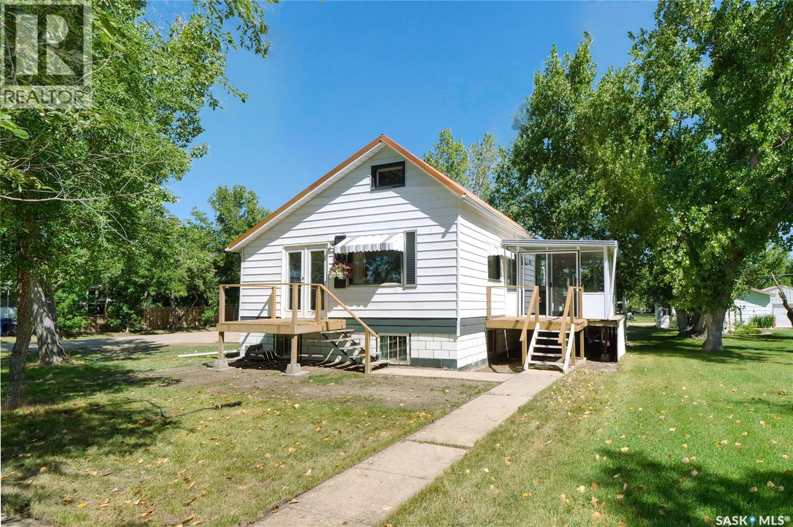 192 2nd Avenue W, Central Butte, Saskatchewan  S0H 0T0 - Photo 1 - SK045795