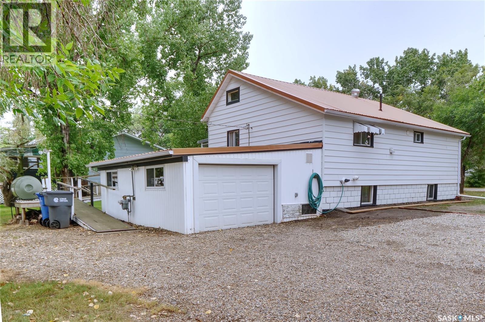 192 2nd Avenue W, Central Butte, Saskatchewan  S0H 0T0 - Photo 29 - SK045795
