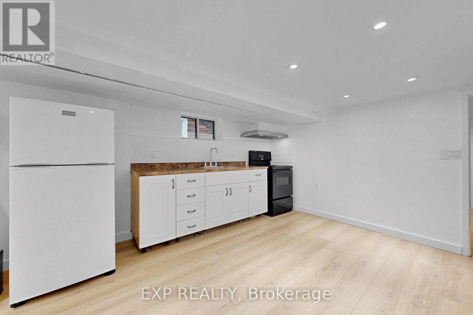 Bsmt - 858 Manning Avenue, Toronto, Ontario  M6G 2W8 - Photo 10 - C13693464