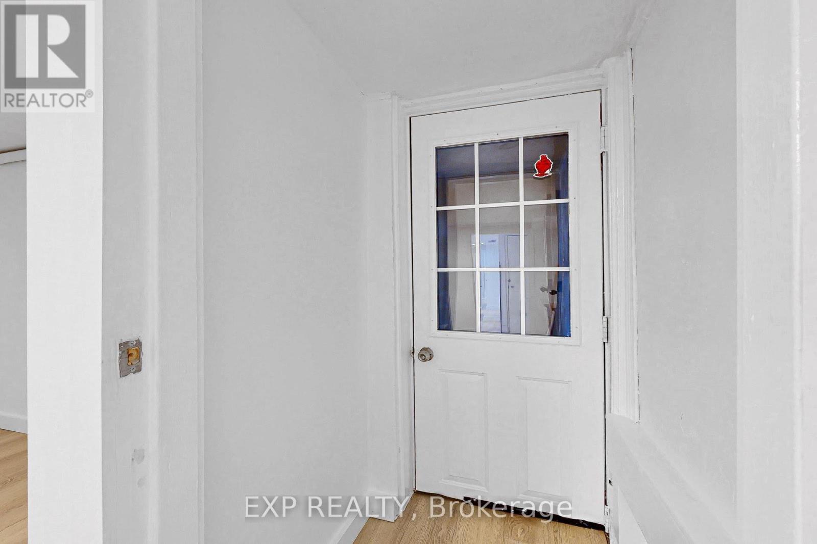 Bsmt - 858 Manning Avenue, Toronto, Ontario  M6G 2W8 - Photo 3 - C13693464
