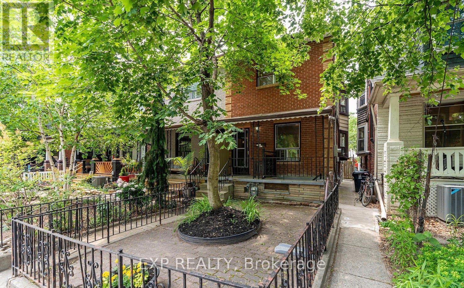 BSMT - 858 MANNING AVENUE, Toronto, Ontario