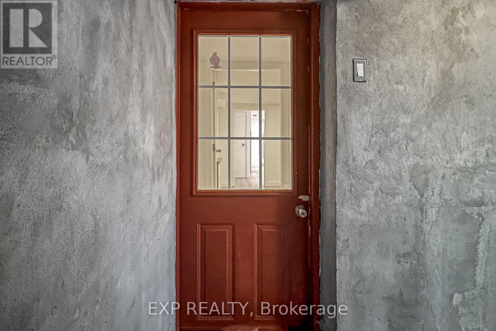Bsmt - 858 Manning Avenue, Toronto, Ontario  M6G 2W8 - Photo 2 - C13693464