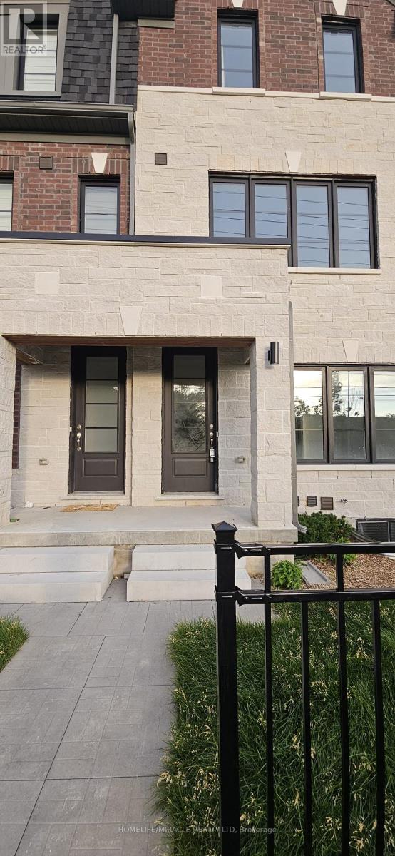 5911 Saigon Street, Mississauga, Ontario  L5V 0E9 - Photo 2 - W13570012