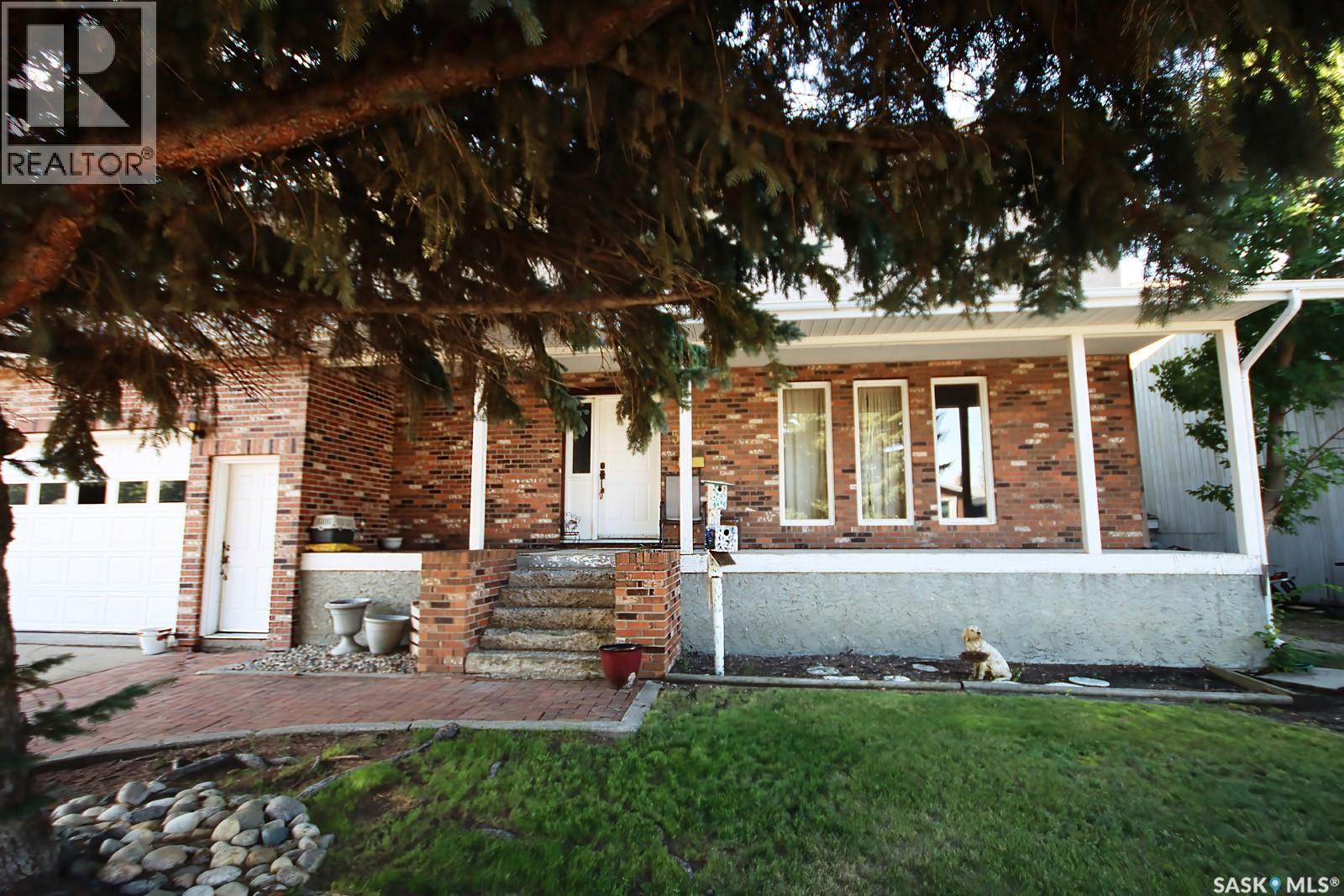 506 Garrish Place, Estevan, Saskatchewan  S4A 2E5 - Photo 2 - SK046108